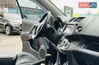 Внедорожник / Кроссовер Toyota RAV4 2010 в 