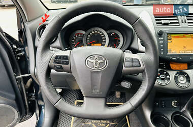Внедорожник / Кроссовер Toyota RAV4 2010 в 