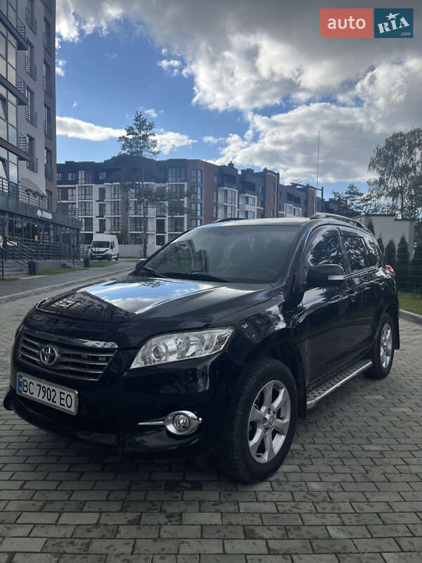 Внедорожник / Кроссовер Toyota RAV4 2011 в 
