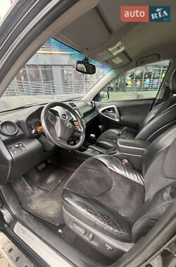 Внедорожник / Кроссовер Toyota RAV4 2011 в 