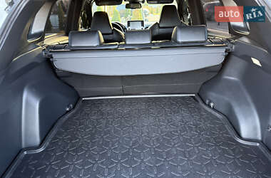 Внедорожник / Кроссовер Toyota RAV4 2018 в 