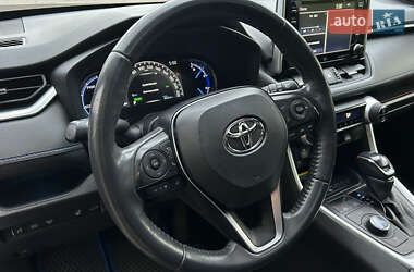 Внедорожник / Кроссовер Toyota RAV4 2020 в 