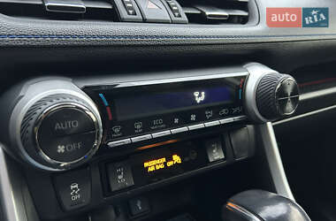 Внедорожник / Кроссовер Toyota RAV4 2020 в 