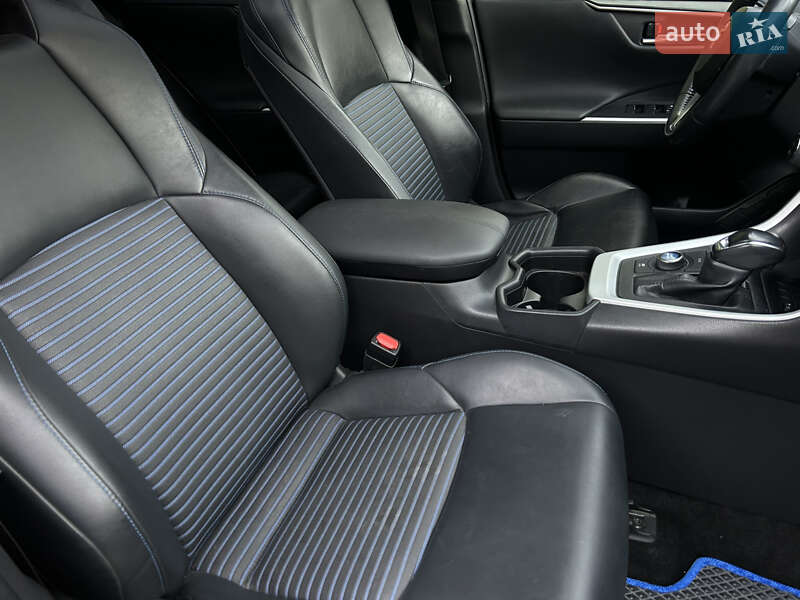 Внедорожник / Кроссовер Toyota RAV4 2020 в Николаеве