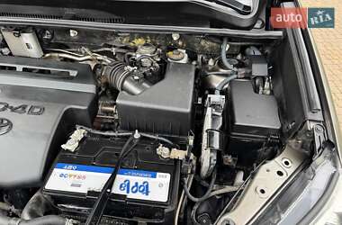 Внедорожник / Кроссовер Toyota RAV4 2014 в 