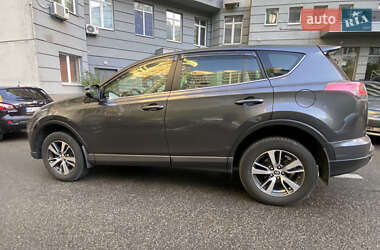 Внедорожник / Кроссовер Toyota RAV4 2016 в 