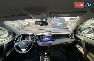 Внедорожник / Кроссовер Toyota RAV4 2016 в 