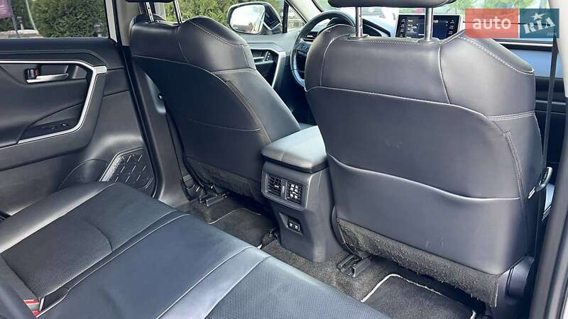 Внедорожник / Кроссовер Toyota RAV4 2021 в Хмельницком