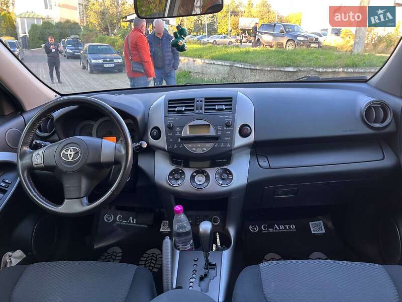 Внедорожник / Кроссовер Toyota RAV4 2006 в Черновцах