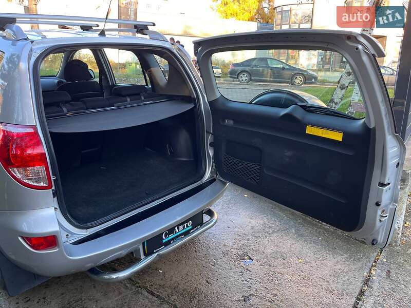 Внедорожник / Кроссовер Toyota RAV4 2006 в Черновцах