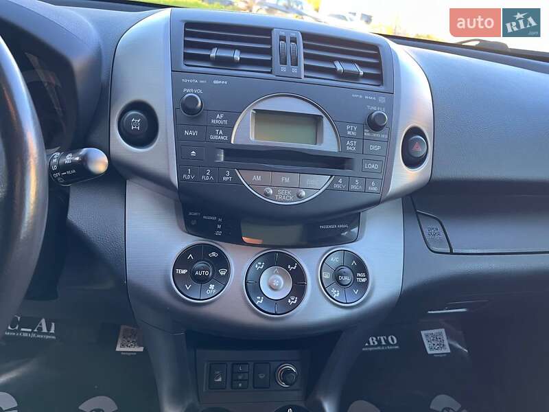 Внедорожник / Кроссовер Toyota RAV4 2006 в Черновцах