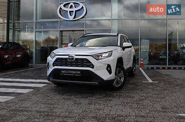 Позашляховик / Кросовер Toyota RAV4 2023 в Рівному