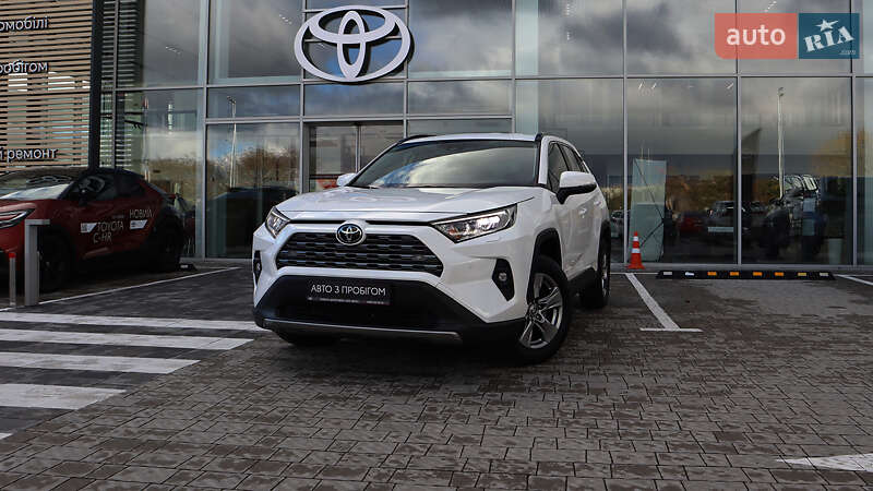 Позашляховик / Кросовер Toyota RAV4 2023 в Рівному