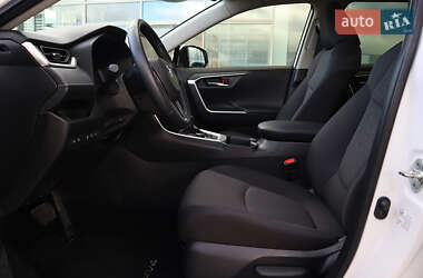 Внедорожник / Кроссовер Toyota RAV4 2023 в 