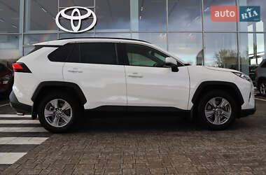 Внедорожник / Кроссовер Toyota RAV4 2023 в 