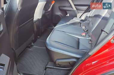 Внедорожник / Кроссовер Toyota RAV4 2015 в 