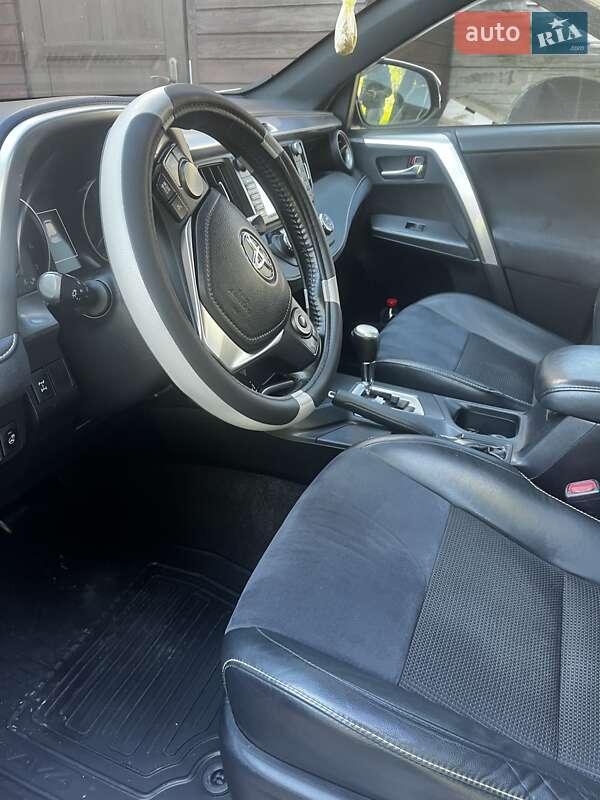Внедорожник / Кроссовер Toyota RAV4 2016 в Одессе
