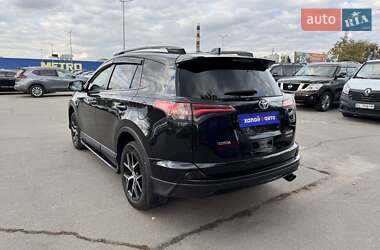 Внедорожник / Кроссовер Toyota RAV4 2017 в 