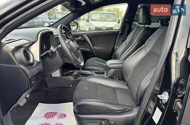 Внедорожник / Кроссовер Toyota RAV4 2017 в 