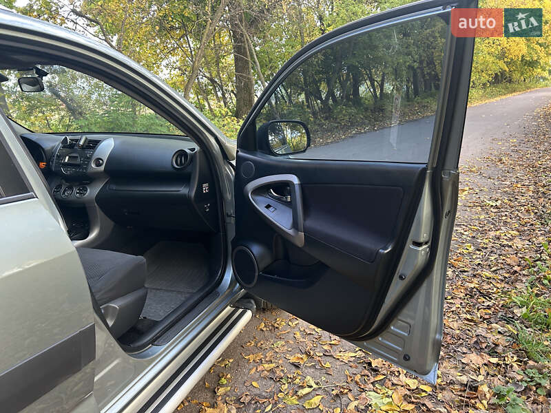 Внедорожник / Кроссовер Toyota RAV4 2007 в Тернополе