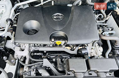 Позашляховик / Кросовер Toyota RAV4 2020 в 