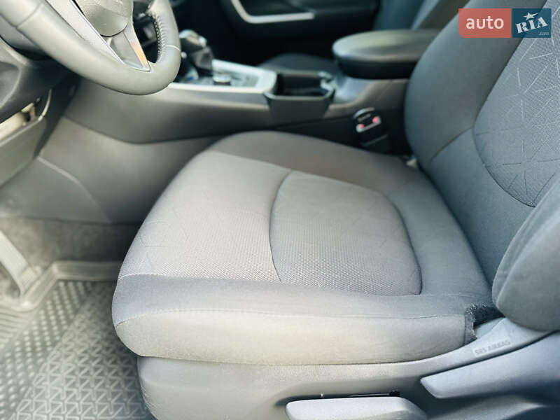 Позашляховик / Кросовер Toyota RAV4 2020 в Тульчині