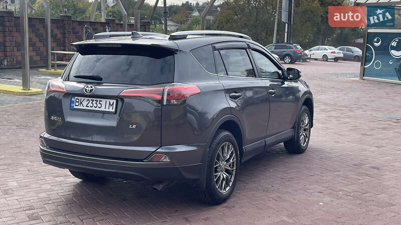 Внедорожник / Кроссовер Toyota RAV4 2016 в Ровно
