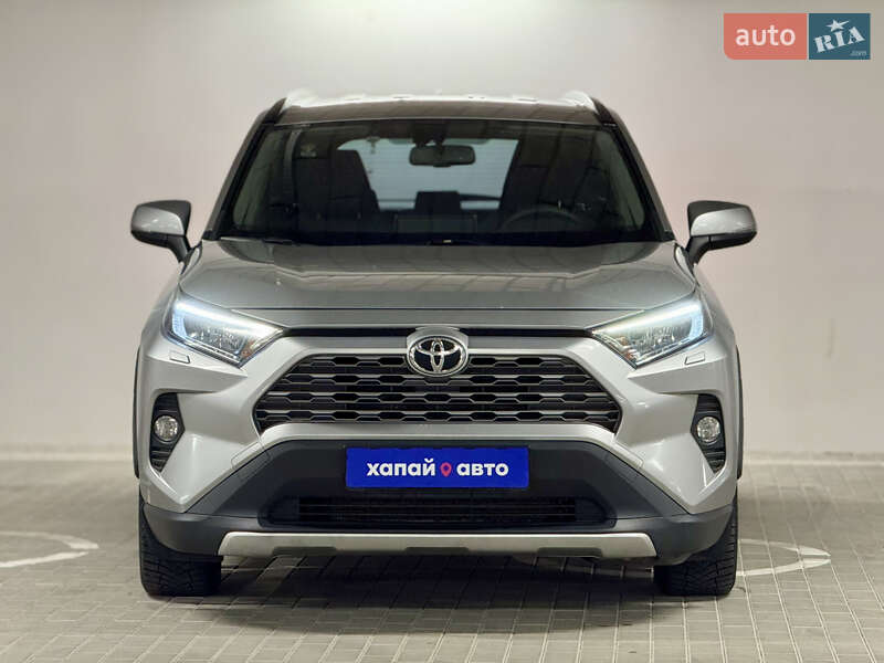Внедорожник / Кроссовер Toyota RAV4 2019 в Киеве
