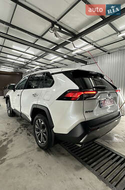 Внедорожник / Кроссовер Toyota RAV4 2022 в 