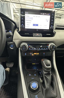 Внедорожник / Кроссовер Toyota RAV4 2022 в 