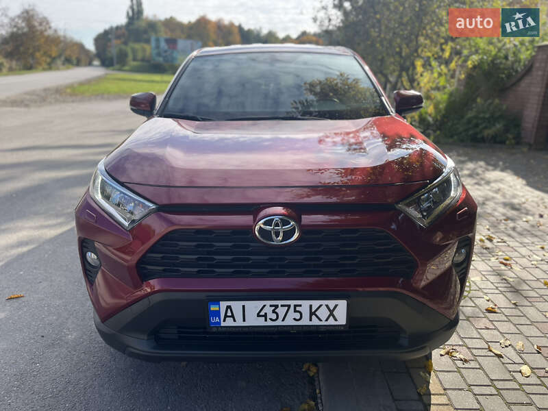 Внедорожник / Кроссовер Toyota RAV4 2020 в Софиевской Борщаговке