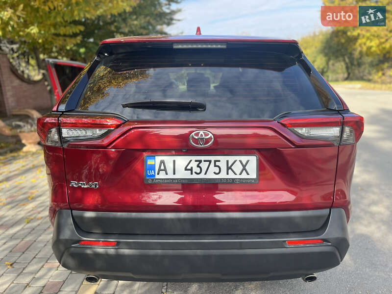 Внедорожник / Кроссовер Toyota RAV4 2020 в Софиевской Борщаговке