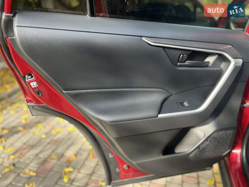 Внедорожник / Кроссовер Toyota RAV4 2020 в Софиевской Борщаговке