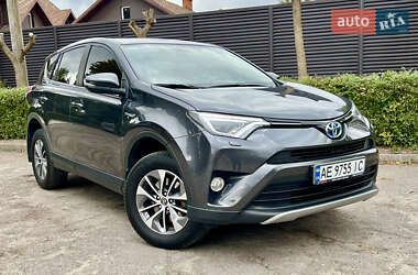 Внедорожник / Кроссовер Toyota RAV4 2017 в 