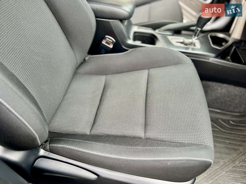 Внедорожник / Кроссовер Toyota RAV4 2017 в Днепре