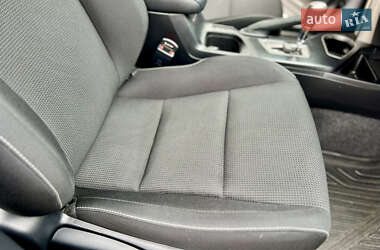 Внедорожник / Кроссовер Toyota RAV4 2017 в 