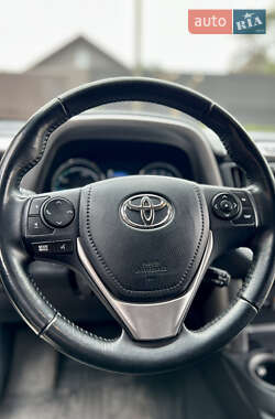 Внедорожник / Кроссовер Toyota RAV4 2017 в 