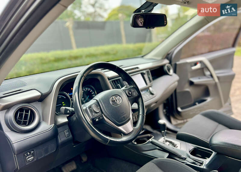 Внедорожник / Кроссовер Toyota RAV4 2017 в Днепре