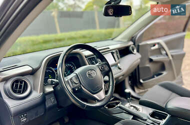 Внедорожник / Кроссовер Toyota RAV4 2017 в 