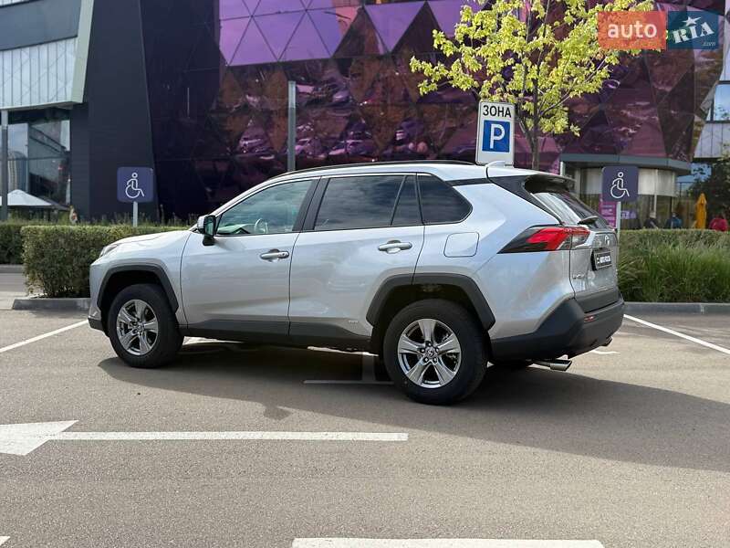 Позашляховик / Кросовер Toyota RAV4 2024 в Києві