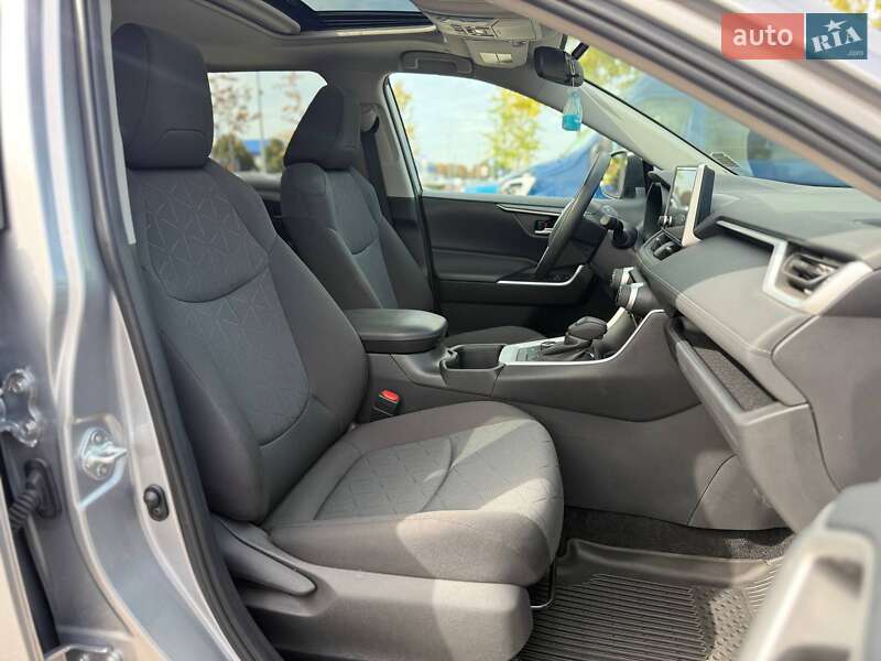 Позашляховик / Кросовер Toyota RAV4 2024 в Києві
