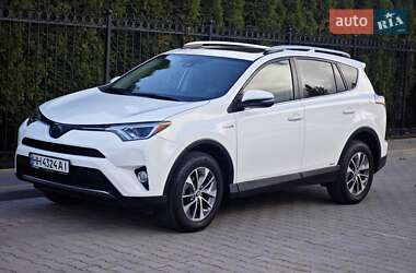 Позашляховик / Кросовер Toyota RAV4 2016 в 