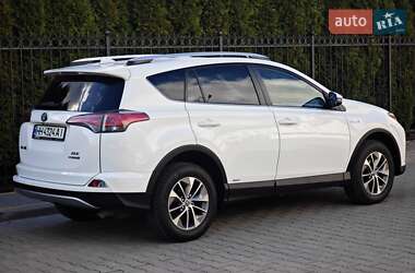 Позашляховик / Кросовер Toyota RAV4 2016 в 