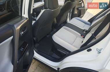 Позашляховик / Кросовер Toyota RAV4 2016 в 