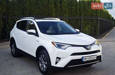Позашляховик / Кросовер Toyota RAV4 2016 в 