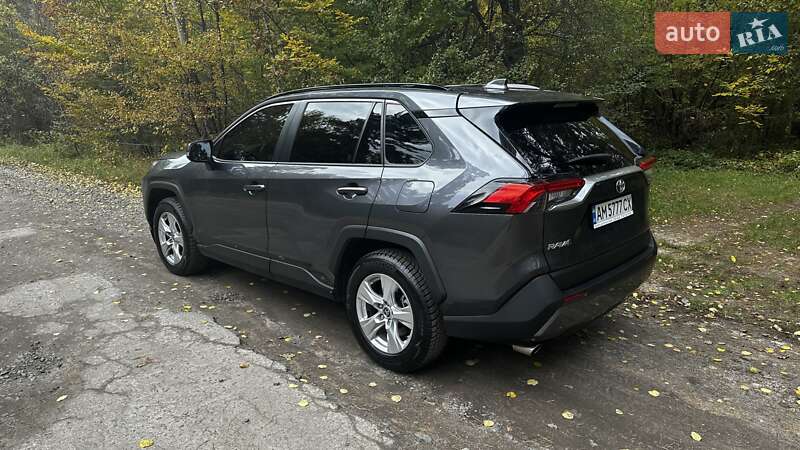Позашляховик / Кросовер Toyota RAV4 2020 в Житомирі