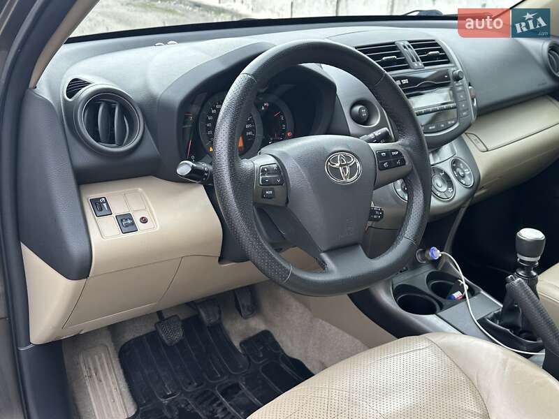 Внедорожник / Кроссовер Toyota RAV4 2009 в Сумах