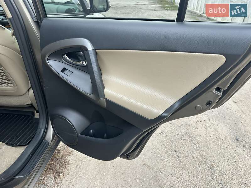 Внедорожник / Кроссовер Toyota RAV4 2009 в Сумах