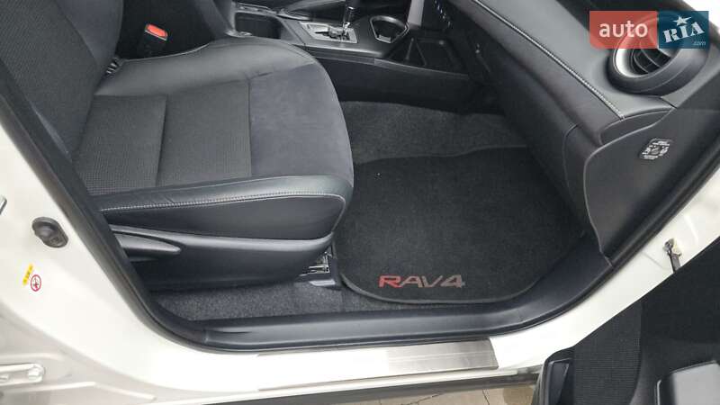 Позашляховик / Кросовер Toyota RAV4 2016 в Прилуках