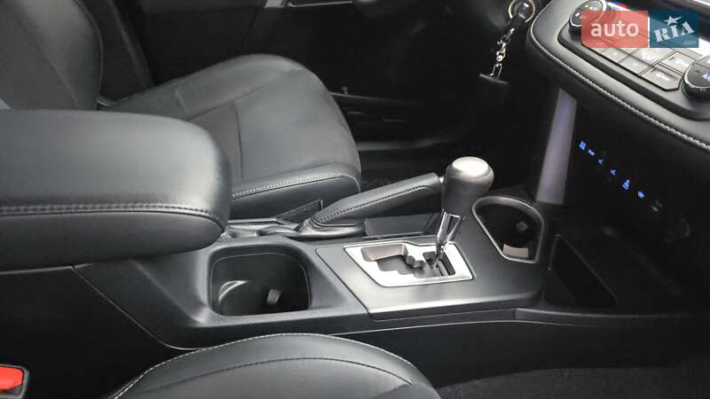 Позашляховик / Кросовер Toyota RAV4 2016 в Прилуках